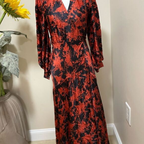New Anthropologie Caballero Abstract Wrap Midi Dress
Retail $248
Plus XS - Picture 5 of 11